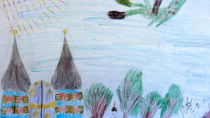 Bunte Kinderzeichnung: ein orientalisches Haus mit runden Türmen, dazwischen ein großes Tor (Quelle: rbb/OHRENBÄR/Bianca)