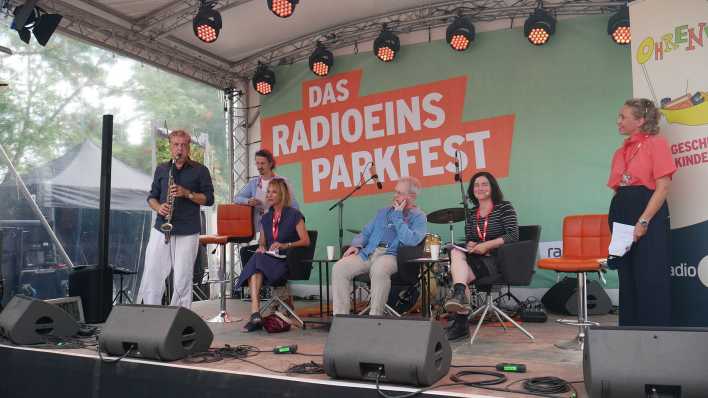 Der Ohrenbär auf dem radioeins Parkfest © rbb/OHRENBÄR/Birgit Patzelt